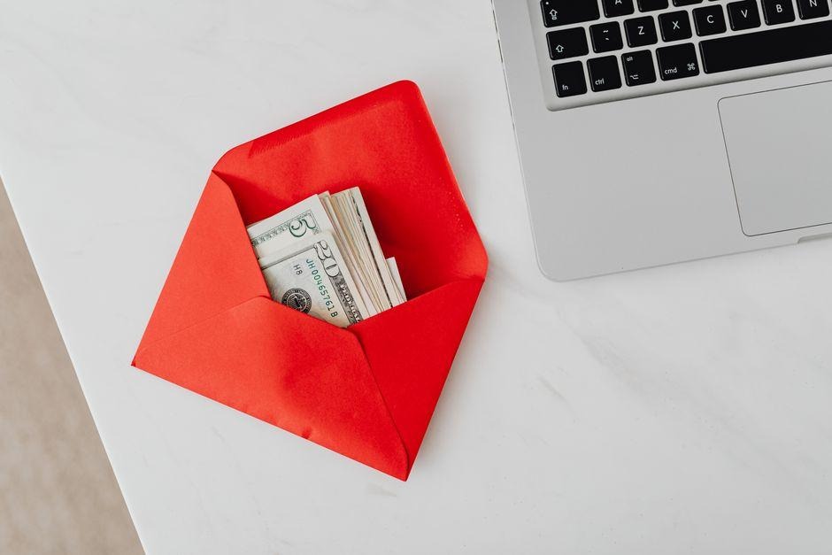The Best FTMO Alternative for Traders Who Want Daily Payouts 2 Image of a letter with money representing the daily payouts giving from ftmo alternative